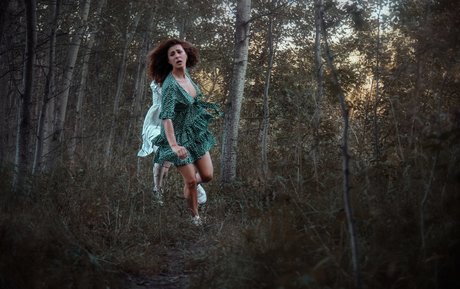 Nikol Beylik 裸モデル 写真