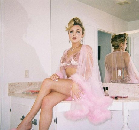Peyton List ポルノモデル 画像