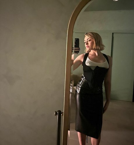 Peyton List アダルトモデル 写真