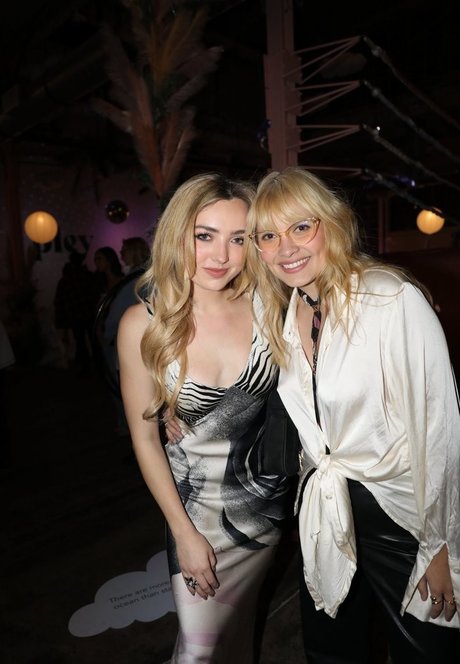 Peyton List エロティックなスター アーカイブ
