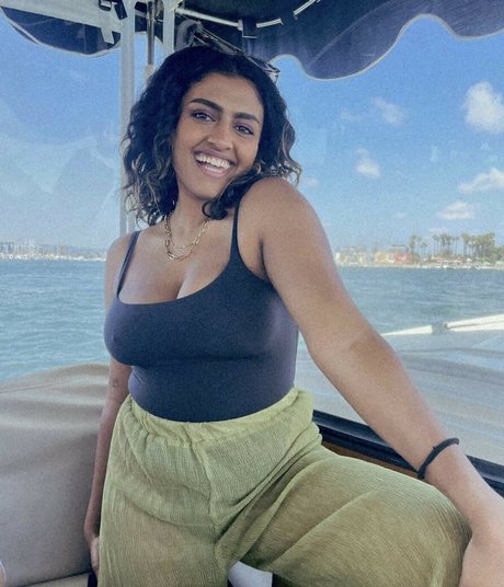 Yamini Nambimadom ポルノスター セクシー 写真