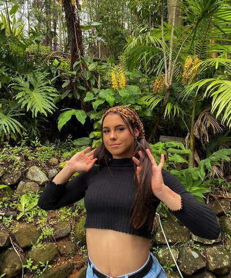 Desi Johnson 裸の女優 画像