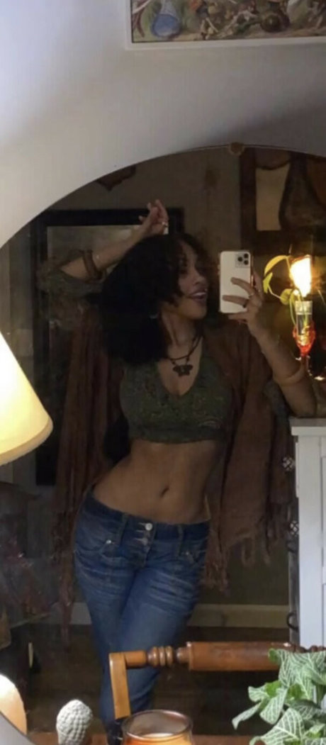 Aaliyeezy 無料スター 写真