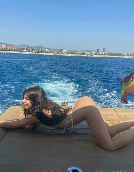 adel leda 高品質モデル 画像