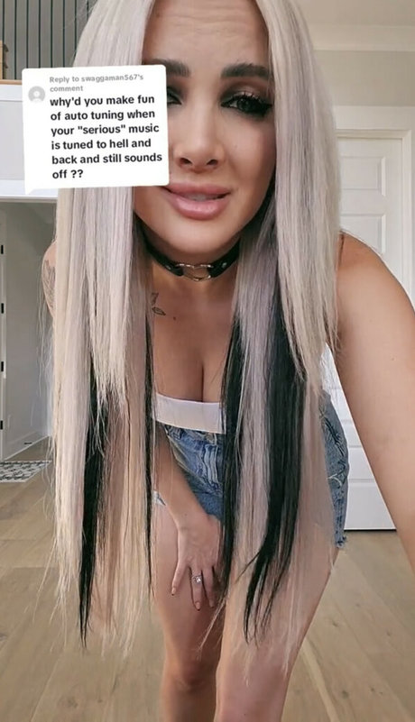Addie Nicole Amick XXXモデル 写真