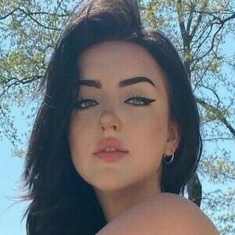 messymegan 裸のモデル 写真
