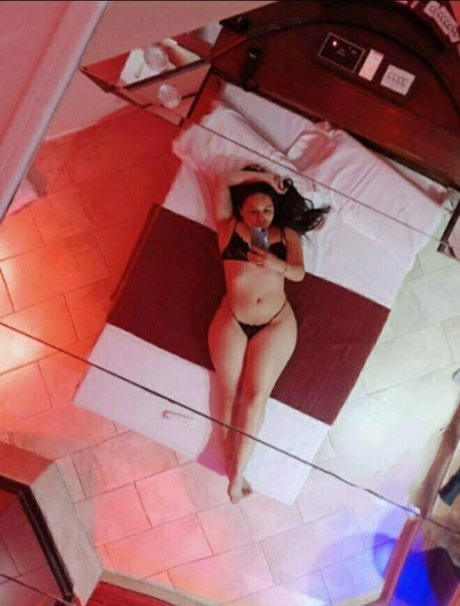 alicebakerr ポルノスター セクシー 写真