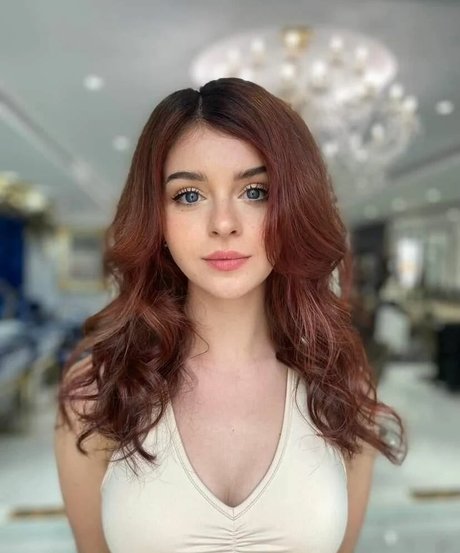 Chloe Lockley トップモデル 画像