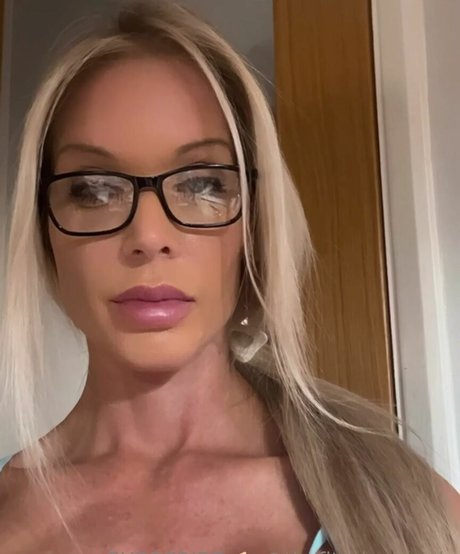 fitmodelmum ヌード女優 写真