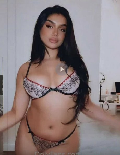 Alishbasheikh トップモデル 画像