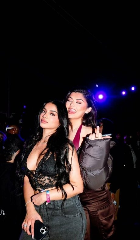 Alishbasheikh 最高のポルノスター 写真