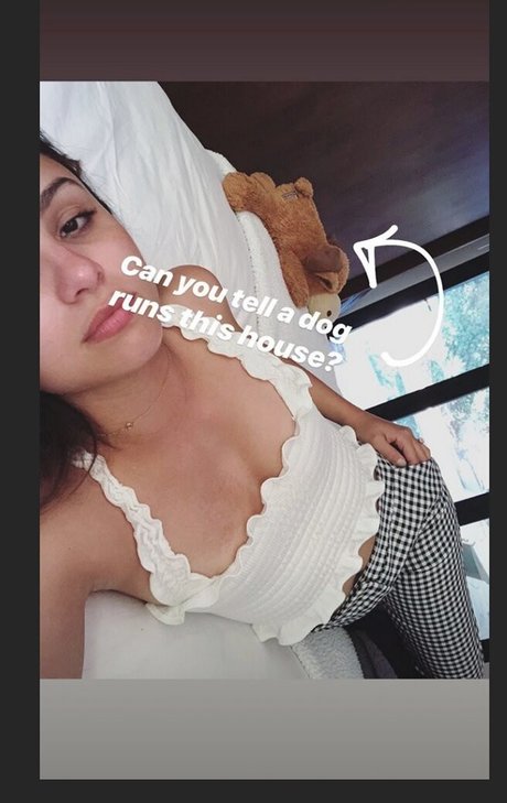 Aimee Carrero 裸のモデル ギャラリー