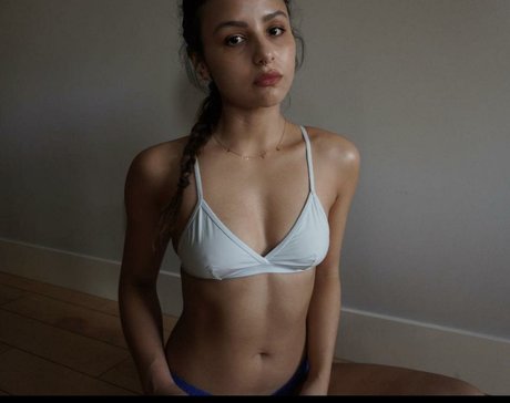 Aimee Carrero 高品質スター 画像