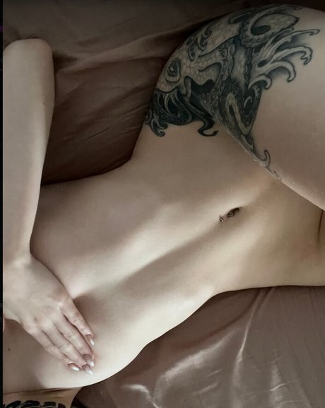 Alliury ポルノモデル 写真