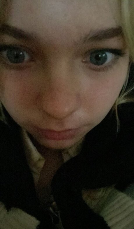 Emma Myers アートモデル 写真