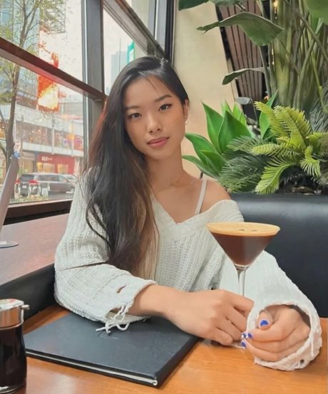 Nemsko エロティック女優 画像