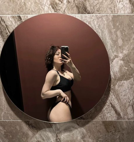 垂れ下がった熟女OnlyFans ホットヌード 画像