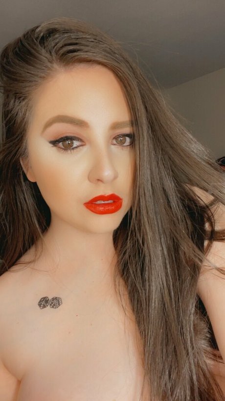 ava hadley profile image