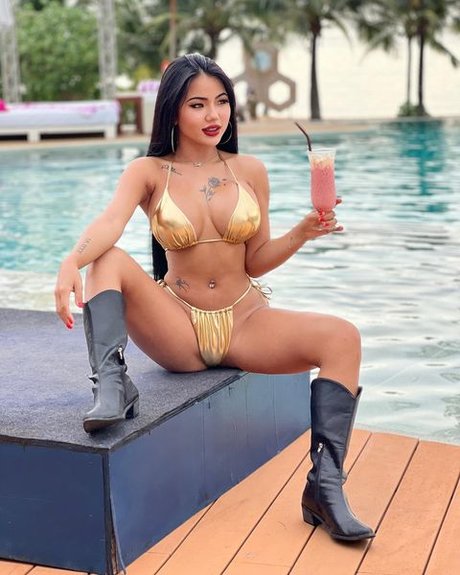 Praew Phatcharin ポルノモデル 写真