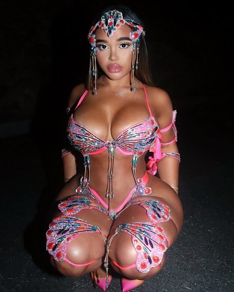 Giselle Lynette アートモデル 写真