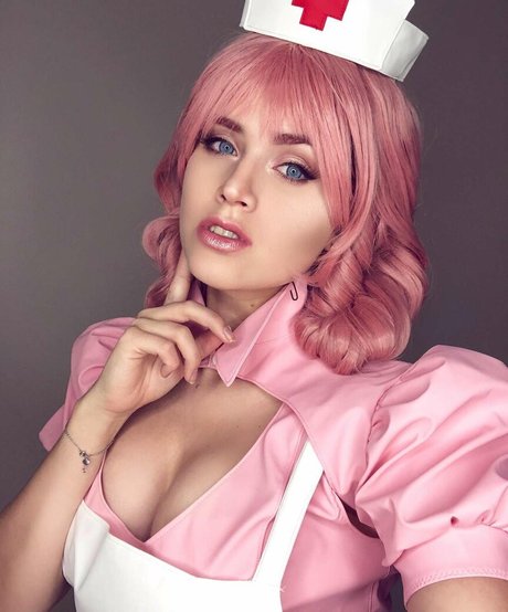 Adeline Frost ポルノスター ホット 写真
