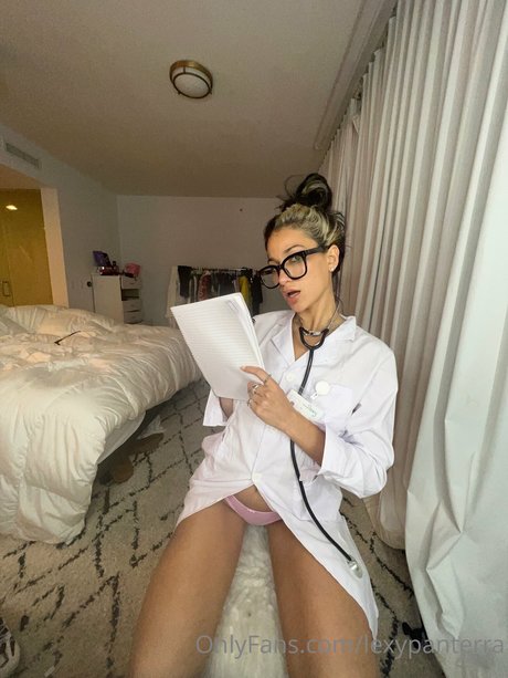 裸のトランスオンリーファン 美しいヌード 写真