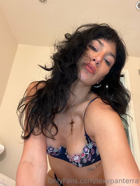 黒檀のシャワー OnlyFans セクシーヌード 写真