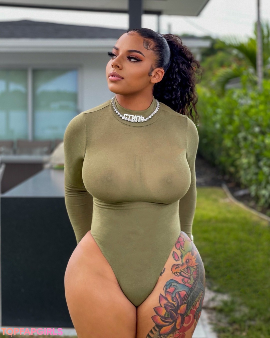 ヌード 屋外 OnlyFans エロチック 写真