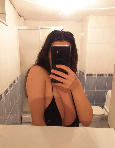 Merve Damla ポルノ女優 写真