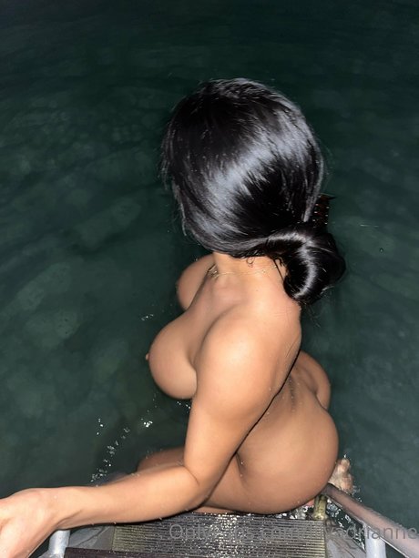 Lily Adrianne 完璧なスター 画像
