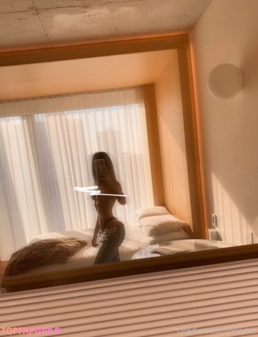 Holly Lim ヌードスター 画像