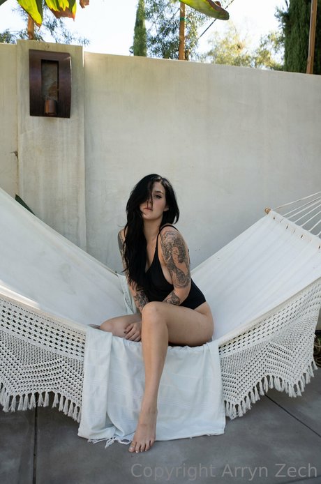 Arryn Zech スター 裸 ギャラリー