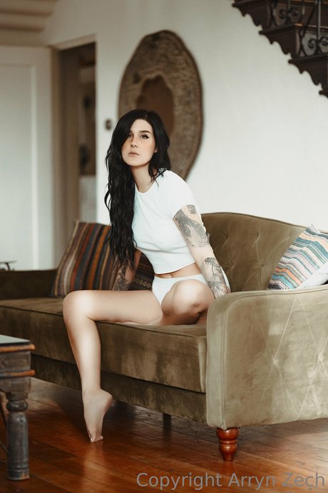 Arryn Zech ヌードスター 写真