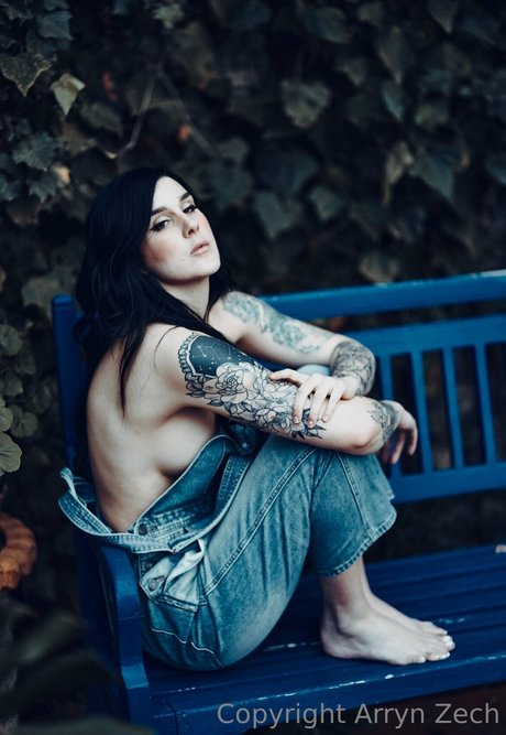 Arryn Zech 美しい女優 アーカイブ