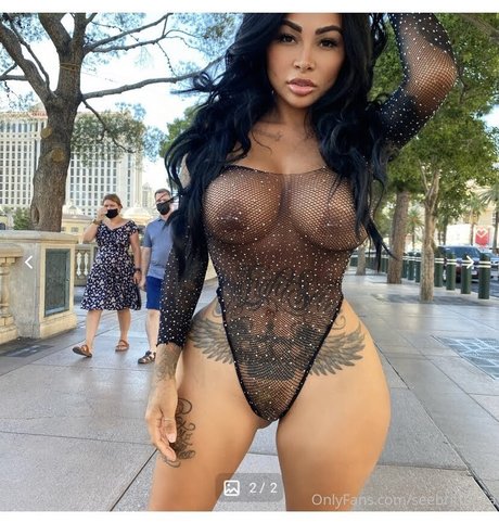 Brittanya Razavi セクシーモデル 写真