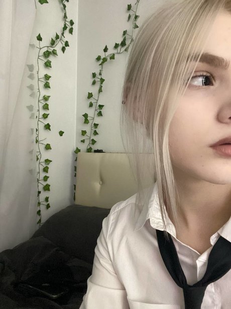 手コキ 射精 OnlyFans 美しいヌード 画像