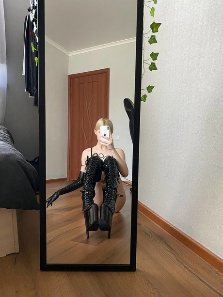 Allotropp 可愛いモデル 写真