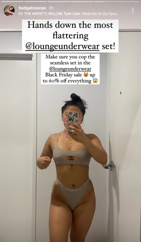 ティックトックスター オンリーファンズ アダルト 写真