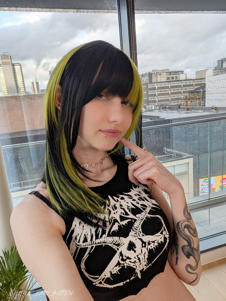 Little Emo Kitten トップポルノスター 写真