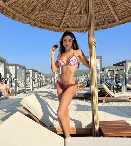 Christina Bertevello かわいいスター 画像