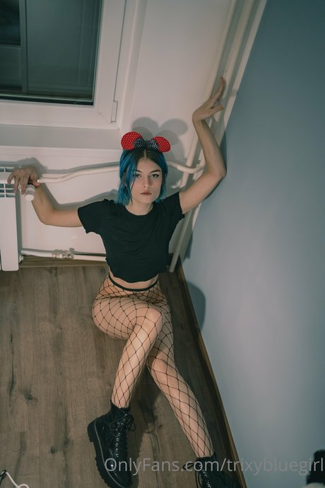 Trixy Blue スター ヌード 写真