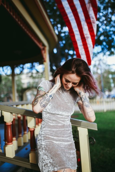 Alysha Nett 裸の女優 写真