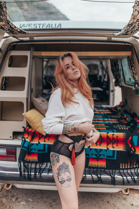 Alysha Nett アートモデル 写真