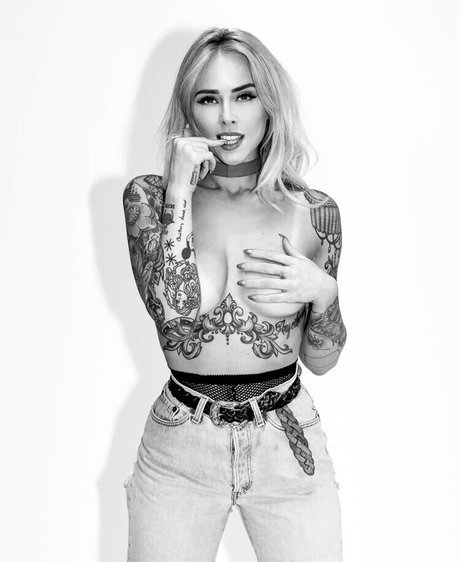 Alysha Nett ポルノスター セクシー 写真