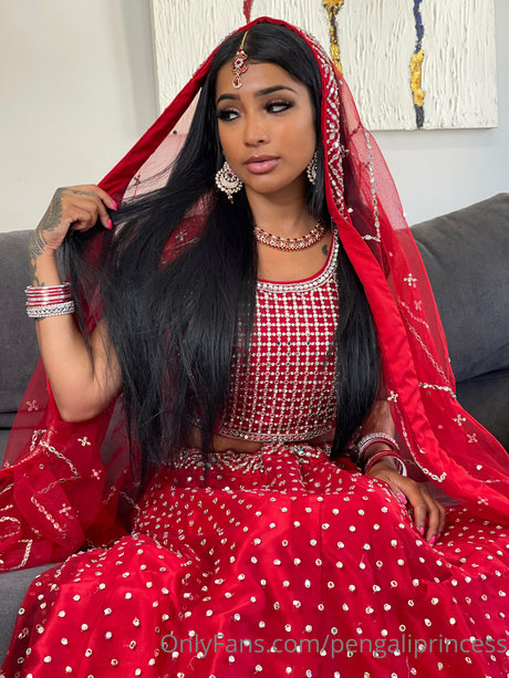 Yasmina Khan top profile image