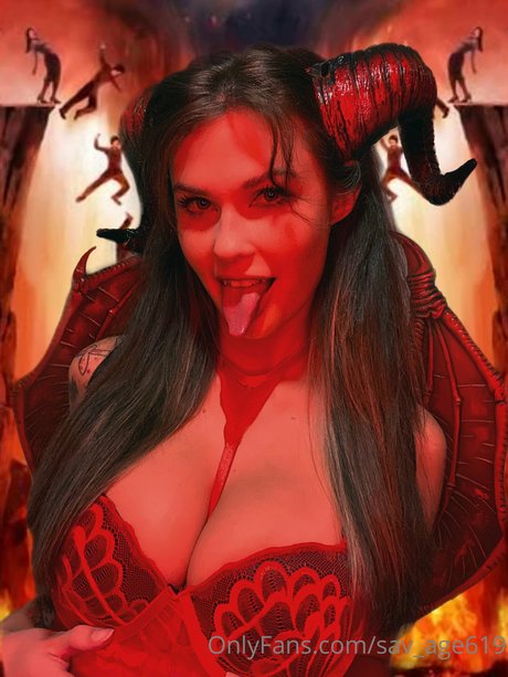Savanah Martin ポルノスター 独占 画像
