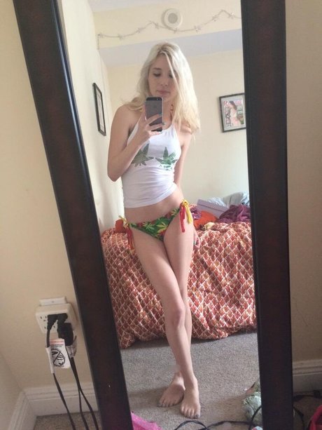 青い髪のオンリーファンズ セックス 写真
