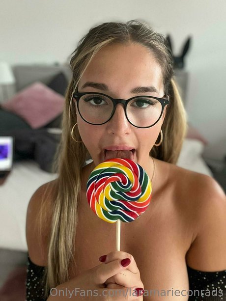 Lara Marie Conrads アートモデル 写真