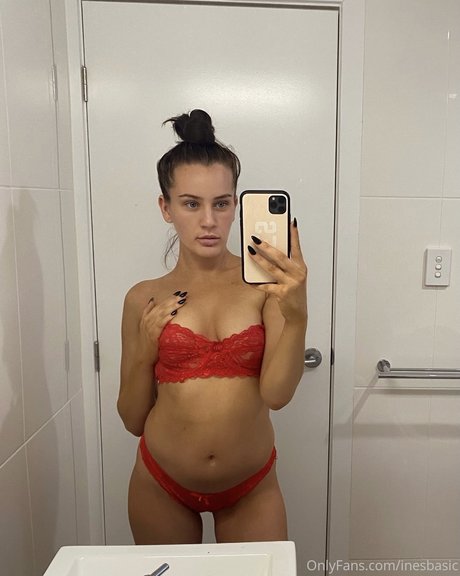 Ines Basic かわいいスター 写真