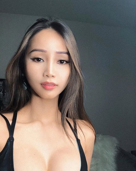 Faye Miah ヌードのポルノスター 写真